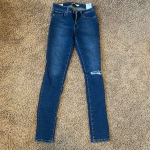 Levi’s 711 Skinny Jeans
